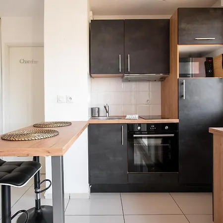 T2 Balcon Avec Parking Securise Et Gratuit Apartamento