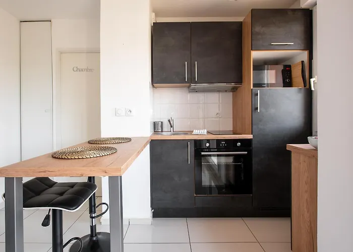 T2 Balcon Avec Parking Securise Et Gratuit Apartment