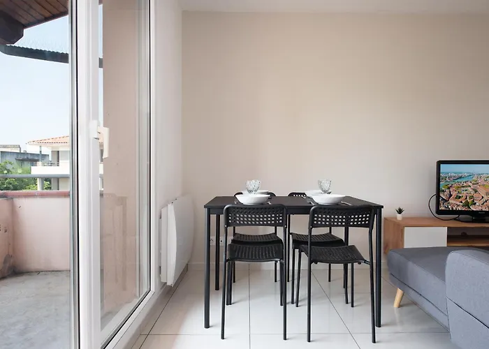 Apartament T2 Balcon Avec Parking Securise Et Gratuit